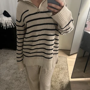 Stickad tröja - Extremt mysig stickad tröja ifrån indiska, enormt bra kvalite men kommer sällan till användning