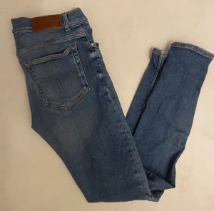 Tiger Of Sweden Jeans - Hej! Säljer nu mina Tiger of Sweden Jeans i storlek 30/32, fint skick. Tveka inte på att höra av dig om du har frågor eller funderingar över varan!