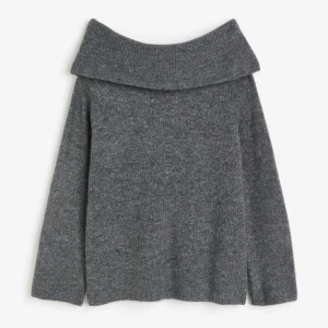 Off shoulder tröja - Jag fick den och har inte använt den för tycker inte den passar mig, skriv för fler bilder så löser jag💗