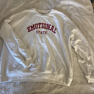 Tröja - Köpt för inte jättelänge sen men kom inte till användning. 🙏🏼 Passar absolut S