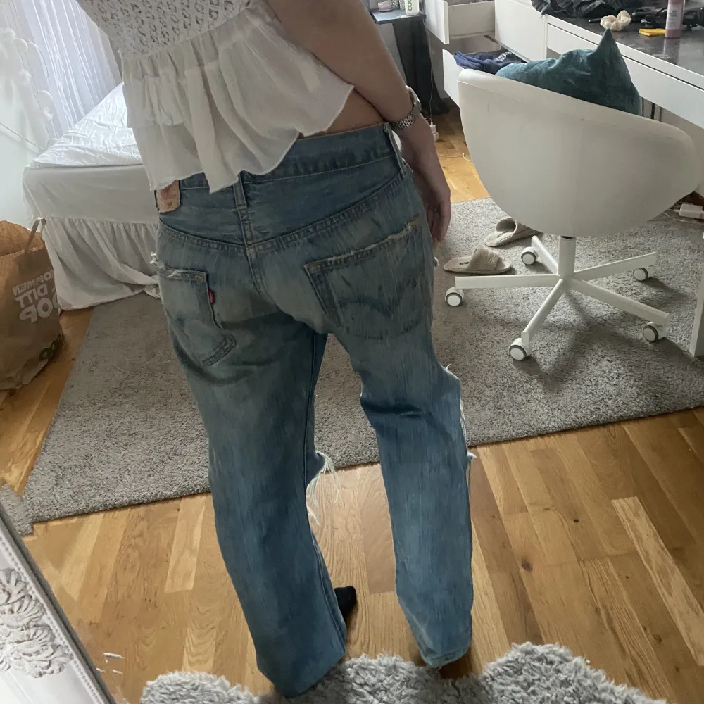 Vintage Levi’s Jeans köpt i Japan. Originalpris 1000kr 🫶🏼 Midja 42 innerbenslängd 75 ytterbenslängd 101 👌🏼 lågmidjade . Jeans & Byxor.