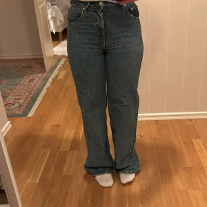 Jeans Pull and Bear - Blåa jeans från Pull and Bear, storlek 38. Säljs pga. för små. 