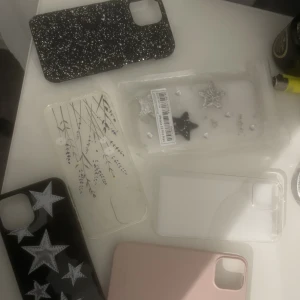 Iphoneskal - Säljer 6 skal till iphone 12 pro max, paket pris 40kr. Säljer inte en och en vill bli av med alla så fort som möjligt. Skriv privat för mer info och bilder ifall ni har frågor🫶🏻 