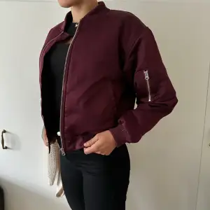 Bomber jacket in deep red 