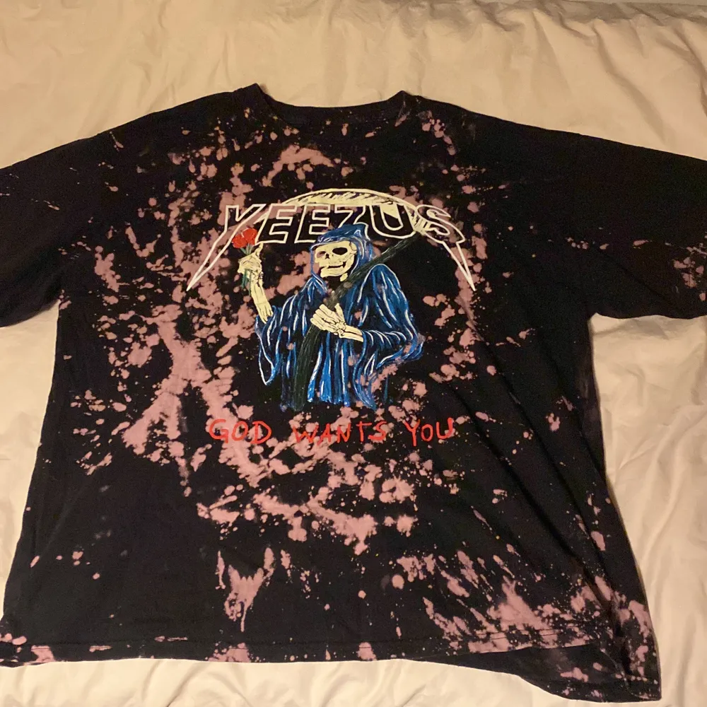 Asfet rare Kanye west ”god wants you” yeezus merch. Nice baggy fit, size M men sitter oversized. Pris kan diskuteras bara skriv 🤙10/10 condition. T-shirts.