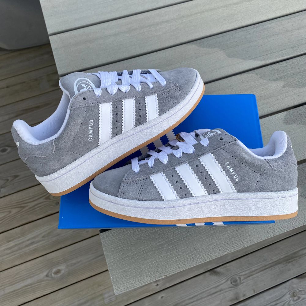 Grå Adidas Campus 00s ”Grey Gum” | Plick Second Hand