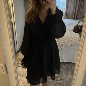 Nakd klänning🖤 - Lånad bild!  Klänning från nakd i storlek 34. Köp på plick men vwr lite för liten för mig