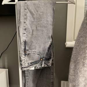 Gråa jeans, storlek W25 L32. (Ganska Högmidjade) 