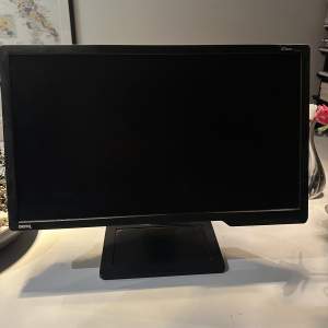 Mycket prisvärd gaming skärm!   Gamingskärm som har alltid man behöver för en bra spelupplevelse. 144 hz skärm skickar även med DVI och HDMI skärm vid behov! 