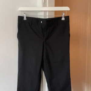 Filippa K, kostymbyxor storlek 46 - Slim fit kostymbyxor från Filippa K från herravdelningen men passar säkert dam också.  Storlek 44