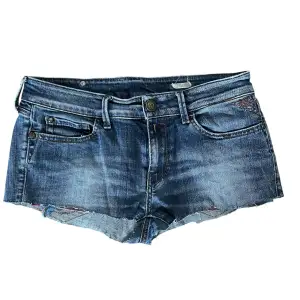 Skitsnygga jeansshorts från replay, det var jeans innan men klippte av och gjorde till shorts!  😁