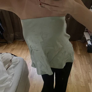 Topp/kjol - Säljer denna silkes kjol som även kan användas som en topp. Så snygg och i fint skick💓💓