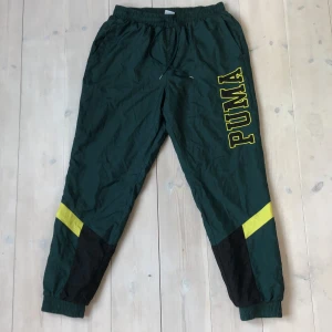 Puma Trackpants - Snygga Puma trackpants, säljer pga inte använd