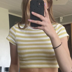 Söt topp!💛 - Så söt topp, knappt använd!