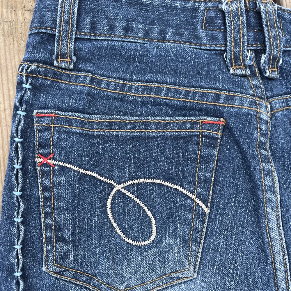 Fina jeans men fin wash Midjemått 30cm Innerbens längden 68cm Ytterbenslängd 90cm. Jeans & Byxor.