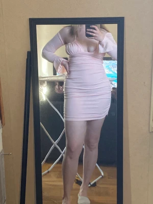 Rosa klänning från shein - Rosa klänning från shein Super fin Helt ny