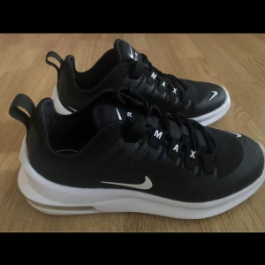 Nike Air Axis - Oanvända storlek 35,5 säljer pga för små