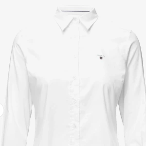 Gant skjorta - Nyskick gant skjorta i storlek 36/S. Färgen vit, den finns i Göteborg.