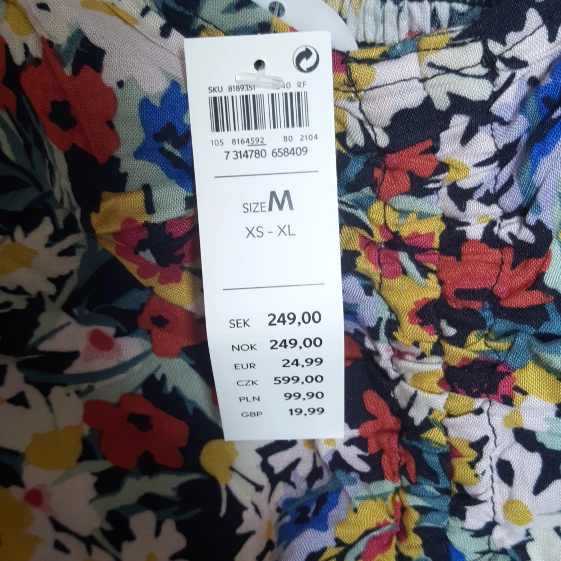 Magtröja med härligt blomster motiv - 91