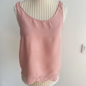 Topp H&M st 38 - Kortärmad topp  Beige st 38