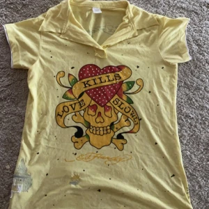ed hardy tröja - skit snygg edhardy tröja som inte kommer till användning! aldrig använd! 🙏 super bra skick med inga defekter! kontakta mig vid frågor🫶