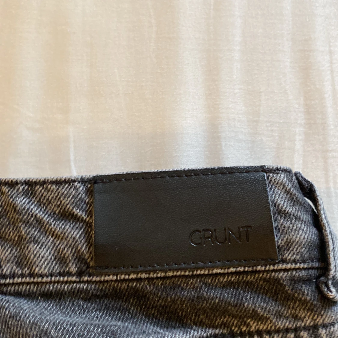 Mörk Grå Grunt jeans  - 91