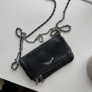 Zadig väska - Svart väska från Zadig&Voltaire. Den lilla modellen. Nyskick. Långt och kort band. 