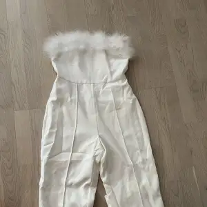 super fin & skön jumpsuit med bra kvalitet  aldrig använd, enbart provad men den är tyvärr för stor för mig :/  