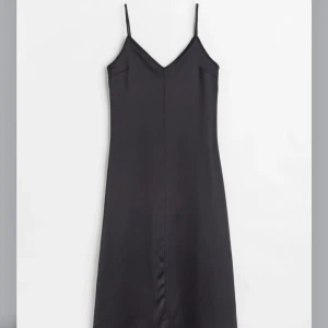 Slipdress😎 - Svart kort klänning från hm☺️ skriv för fler bilder