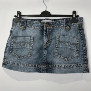 Jeans kjol - Så himla snygg jeans kjol me coola detaljer❤️