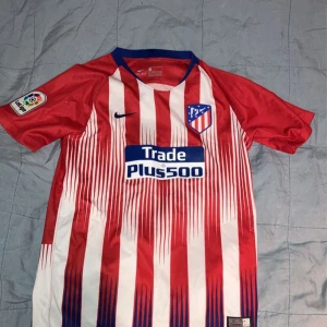 Atletico Madrid tröja  - Griezmann på ryggen! Nr 7 på ryggen med Griezmann.