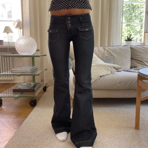 Låg midjade jeans  - Säljer dessa super snygga låg midjade jeans 