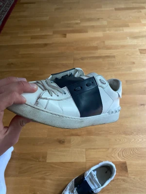 Valentino 1500kr  - Säljer mina valentino då dom inte kommer till användning, box och kvitto medföljer 