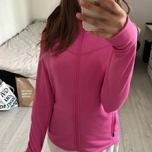 Gym fit - En gym/ vanlig flis tröja med bomulls aktikt innuti och kedja, tvättas innan skick