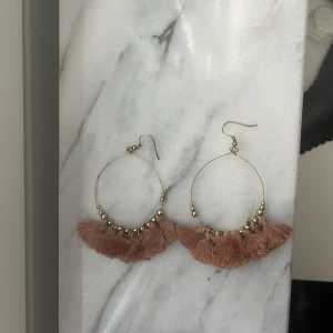 Örhängen  - Aldrig använd 