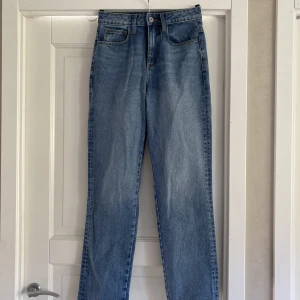 Jeans - Säljer dessa riktigt snygga jeansen från collusion i storlek 36. Helt oanvända då dom är för små för mig  