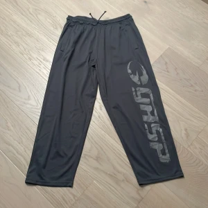 Gasp Byxor Mesh - Helt nya Gasp byxor i storlek L. Inte använda och säljs eftersom de va för korta. Pris kan diskuteras!