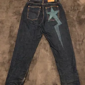 Nudie jeans med sjärna på  28l 28w 9/10 skick