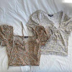 Babydoll milkmaid vintage topp - Säljer då de inte passar min stil längre, pris 80 kr för BÅDA. Använda 1-3 ggr. Storlek XS men stretchiga. Köps via Swish eller köp nu 💋