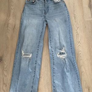 High waist jeans - Säljer ljusblåa High waist jeans. Har aldrig använt dem.