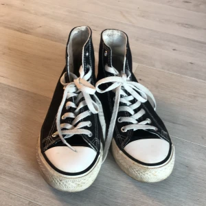 Fina skor  - Hej skulle vilja sälja mina super fina skor köpte dom för året före 550😊