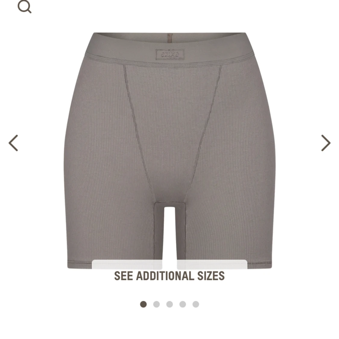 Sköna shorts från skims - 90