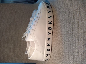 Helt nya DKNY Dam sneakers 41  - Helt nya DKNY Dam sneakers 41 