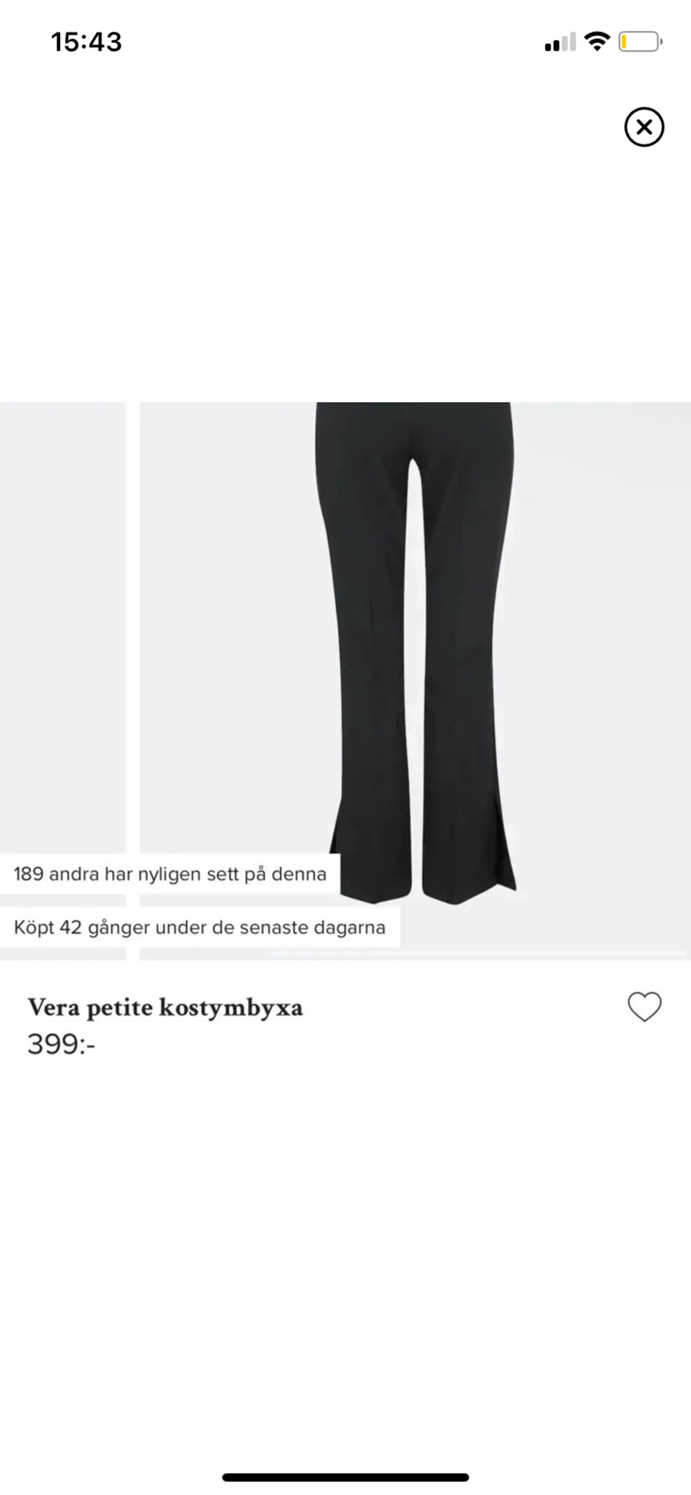 Säljer dessa så fina kostymbyxor som tyvärr är för små för mig. Modell Vera från BikBok❤️. Jeans & Byxor.