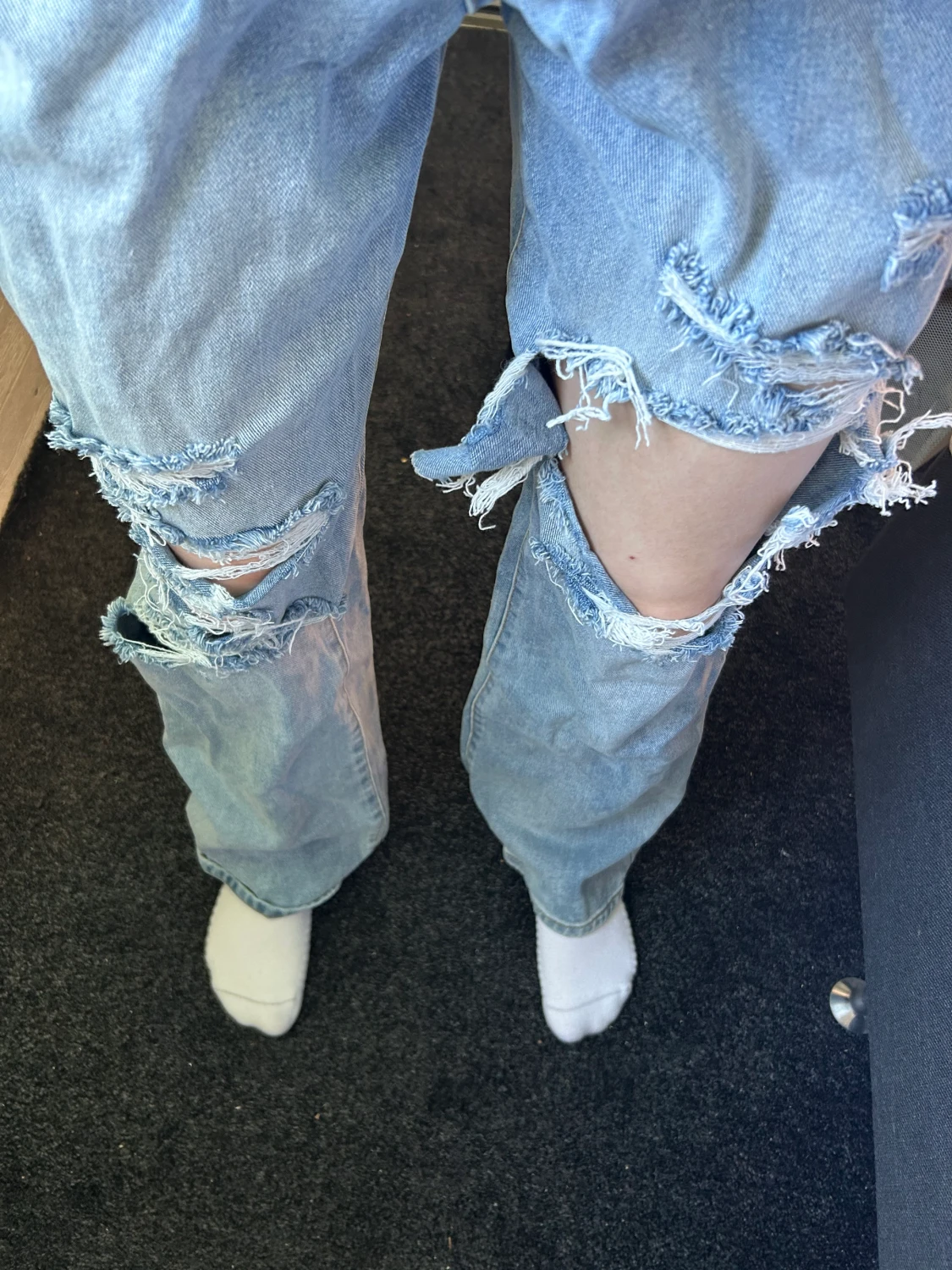 Baggy jeans med hål.