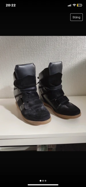 Isabel Marant liknande skor! - Intressekoll på dessa superfina skor från Jackie!💕Liknar Isabel Marant skorna. Storlek 38 och endast använda fåtal gånger!