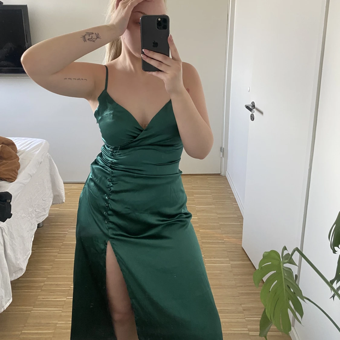 Längre klänning i siden imitation - 90