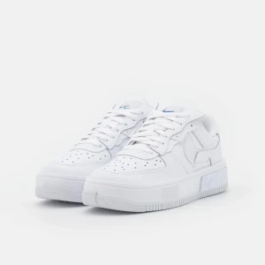 Nike skor  - Helt nya. Är för stora för mig. 