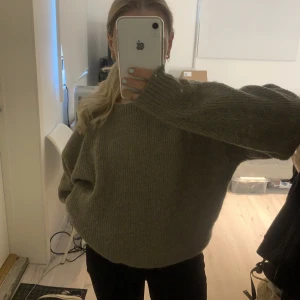 Stickad tröja - Helt oanvänd stickad tröja !