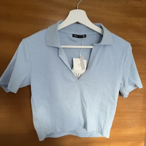 Piké top - Aldrig använd, croppad piké tröja 